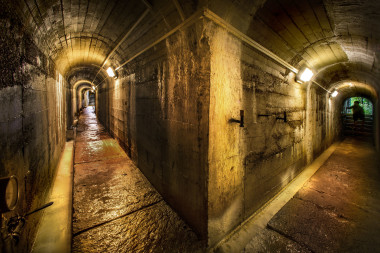 Chodbou hráze přehrady Seč