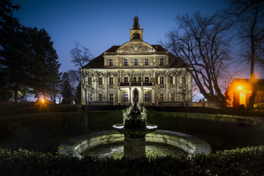 Zámek Hrochův Týnec