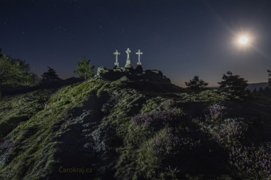 Tři kříže, Prameny