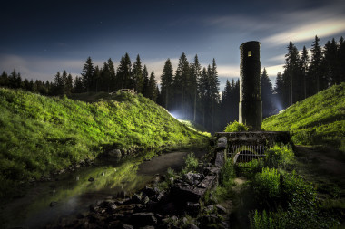 Protržená přehrada Desná