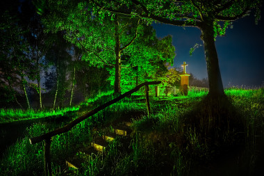 Louka a staré cesty, Brloh